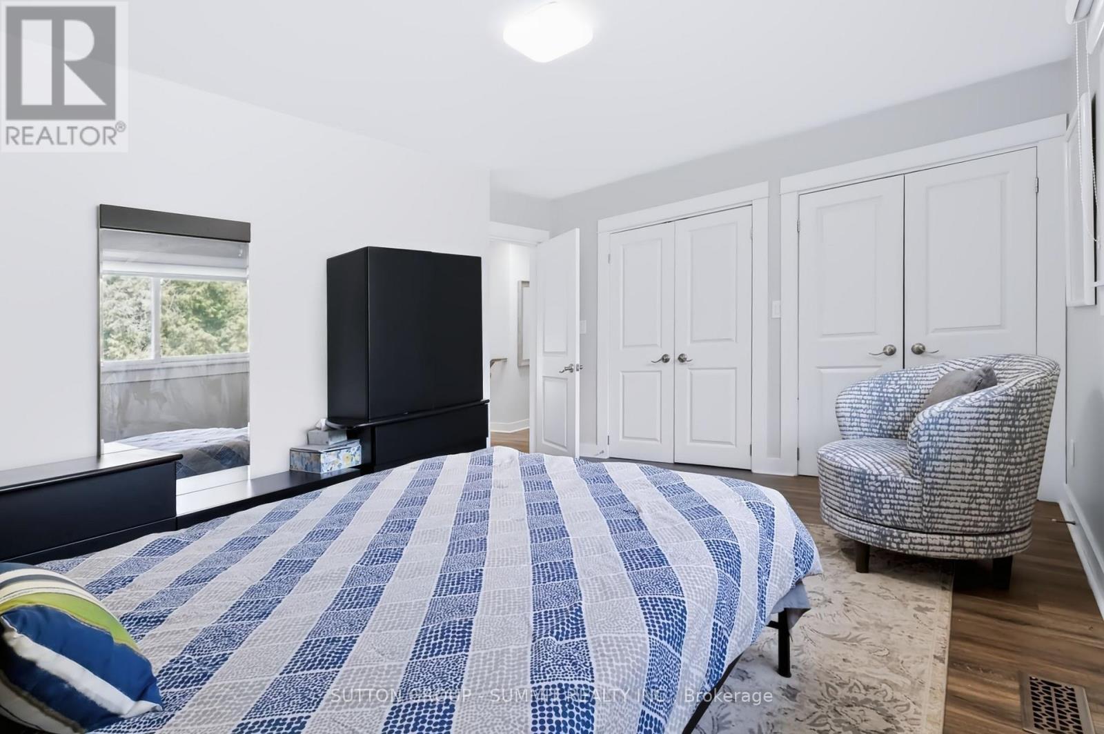 659 Cherrywood Drive, Burlington, ON - Indoor Photo Showing Bedroom
