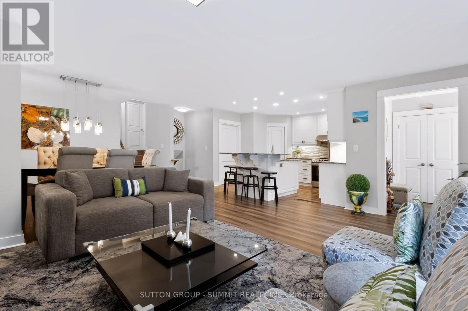 659 Cherrywood Drive, Burlington, ON - Indoor Photo Showing Living Room