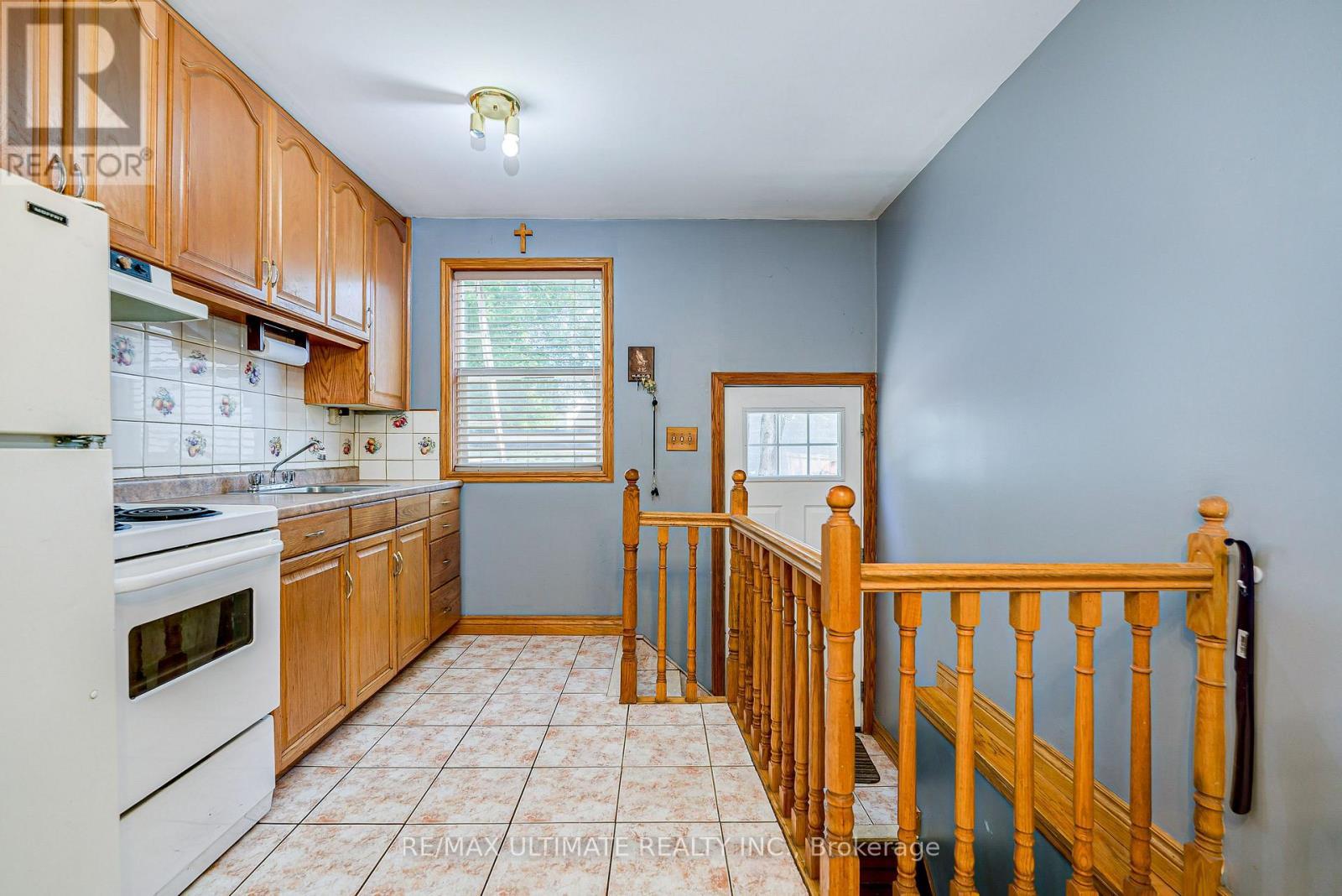 632 Trethewey Drive, Toronto, ON - Indoor Photo Showing Kitchen