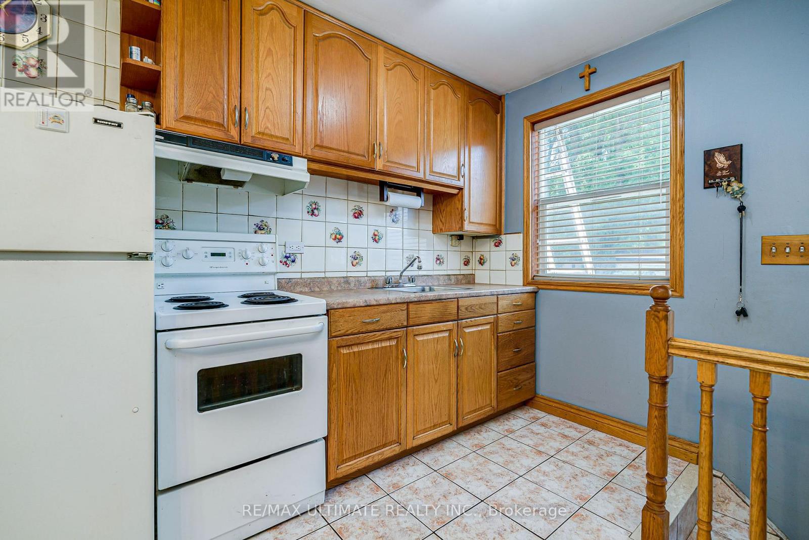 632 Trethewey Drive, Toronto, ON - Indoor Photo Showing Kitchen