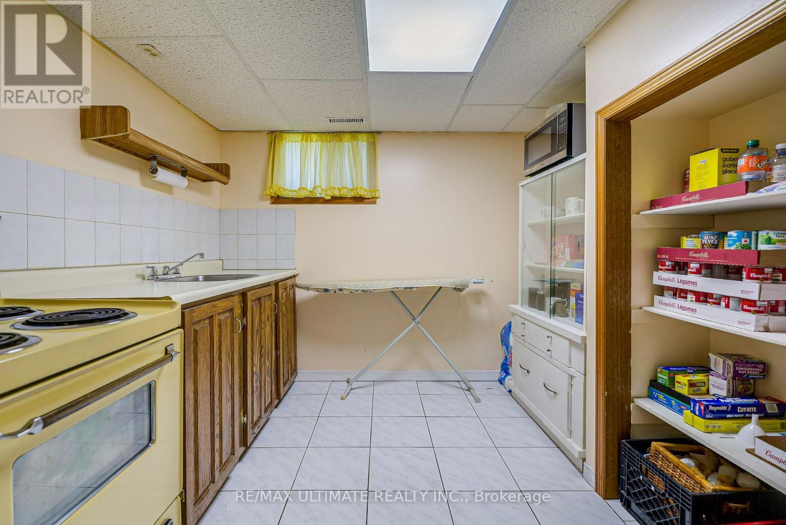 632 Trethewey Drive, Toronto, ON - Indoor