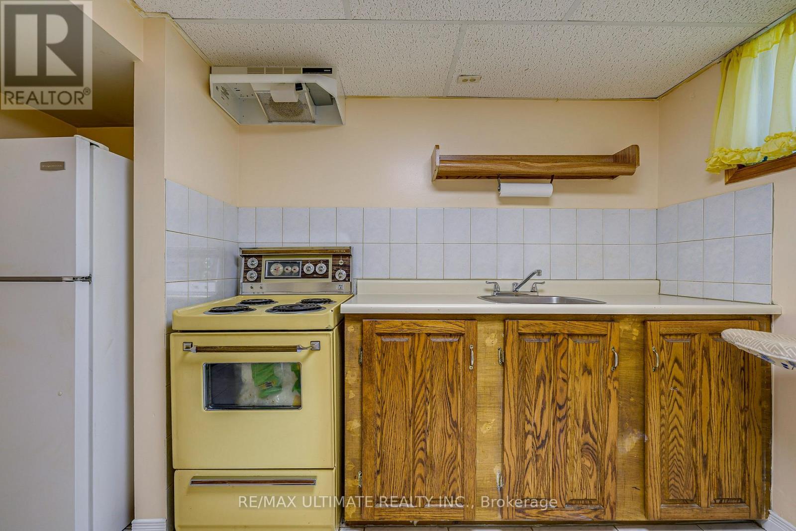 632 Trethewey Drive, Toronto, ON - Indoor Photo Showing Kitchen