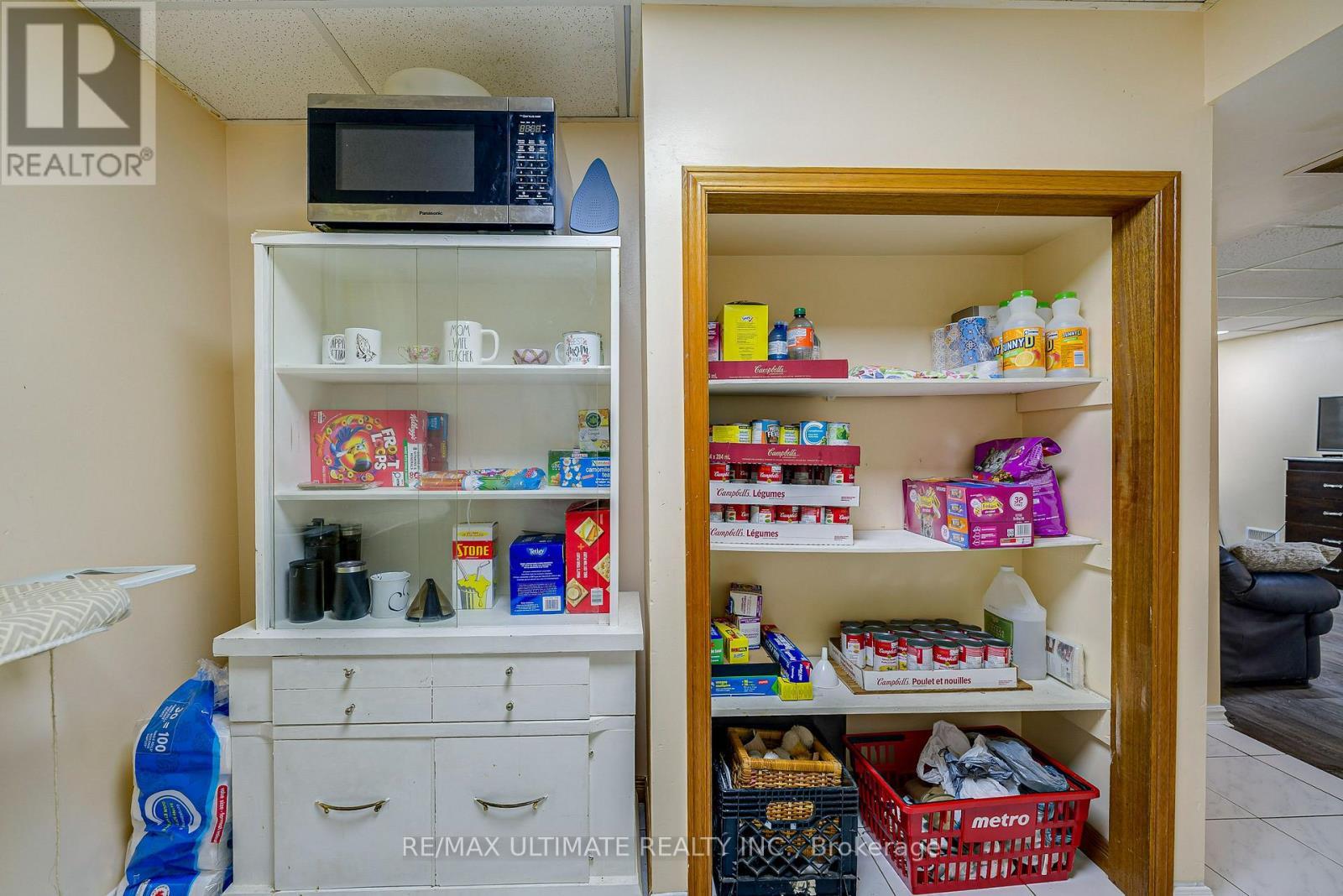 632 Trethewey Drive, Toronto, ON - Indoor
