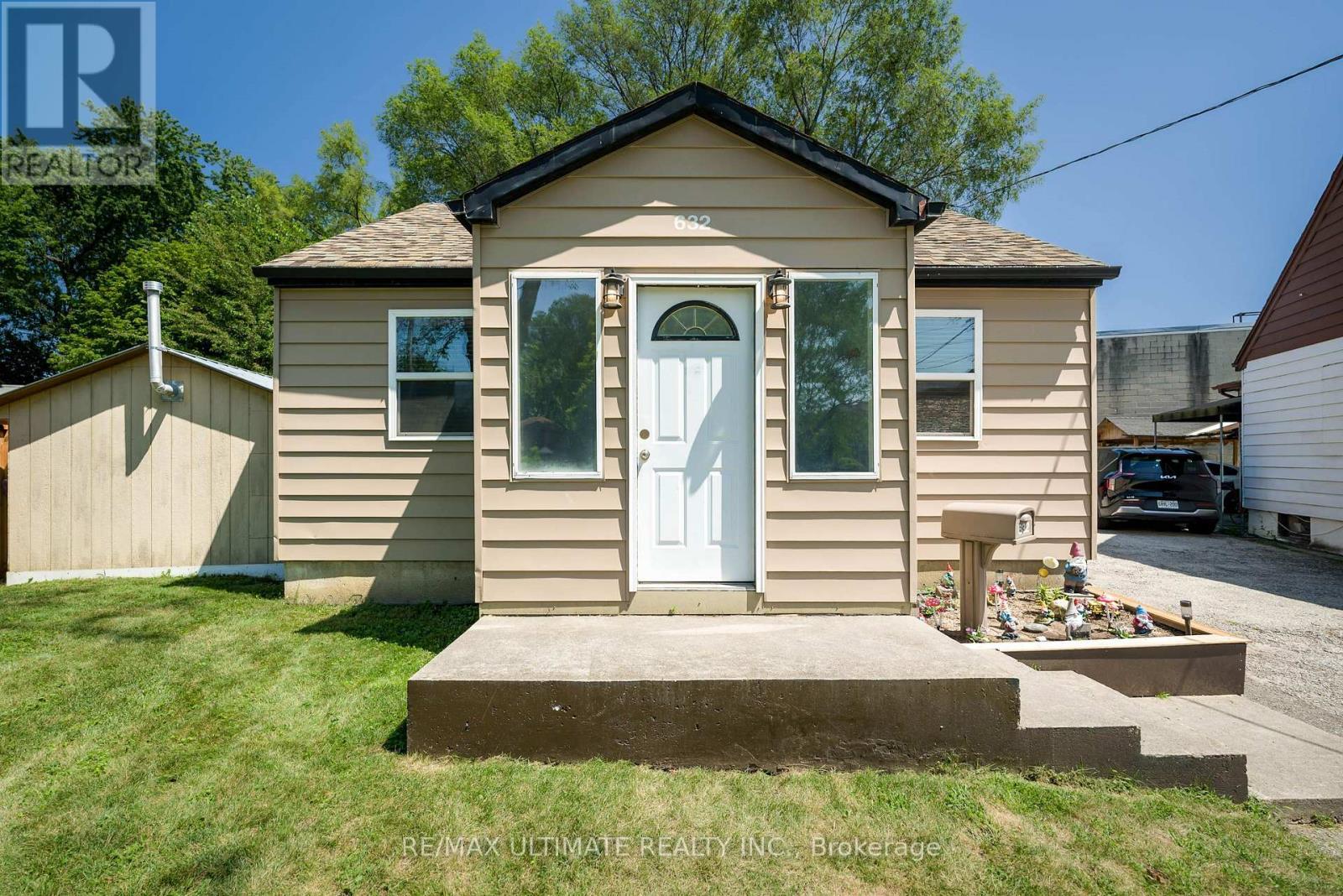 632 Trethewey Drive, Toronto, ON - Outdoor