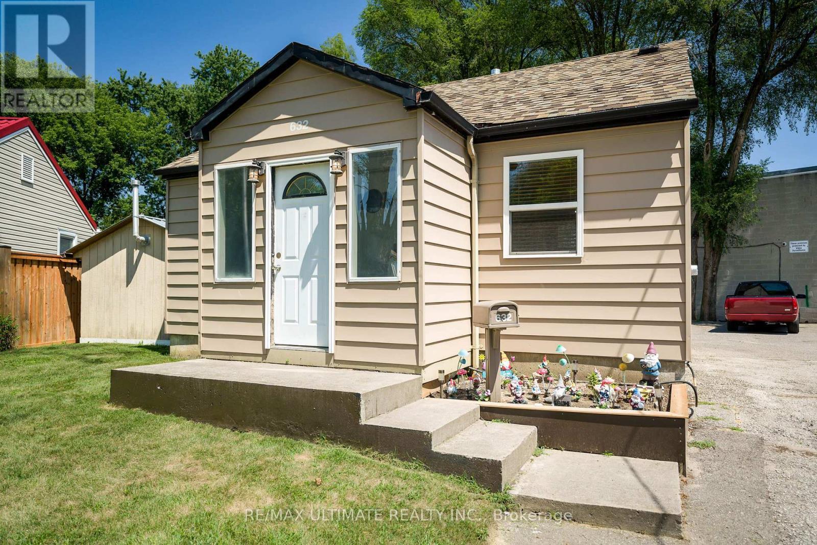 632 Trethewey Drive, Toronto, ON - Outdoor