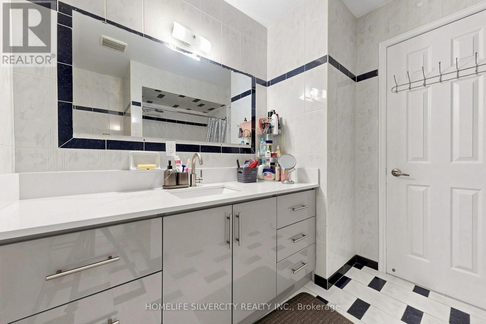 3126 Redbank Crescent, Mississauga, ON - Indoor Photo Showing Bathroom