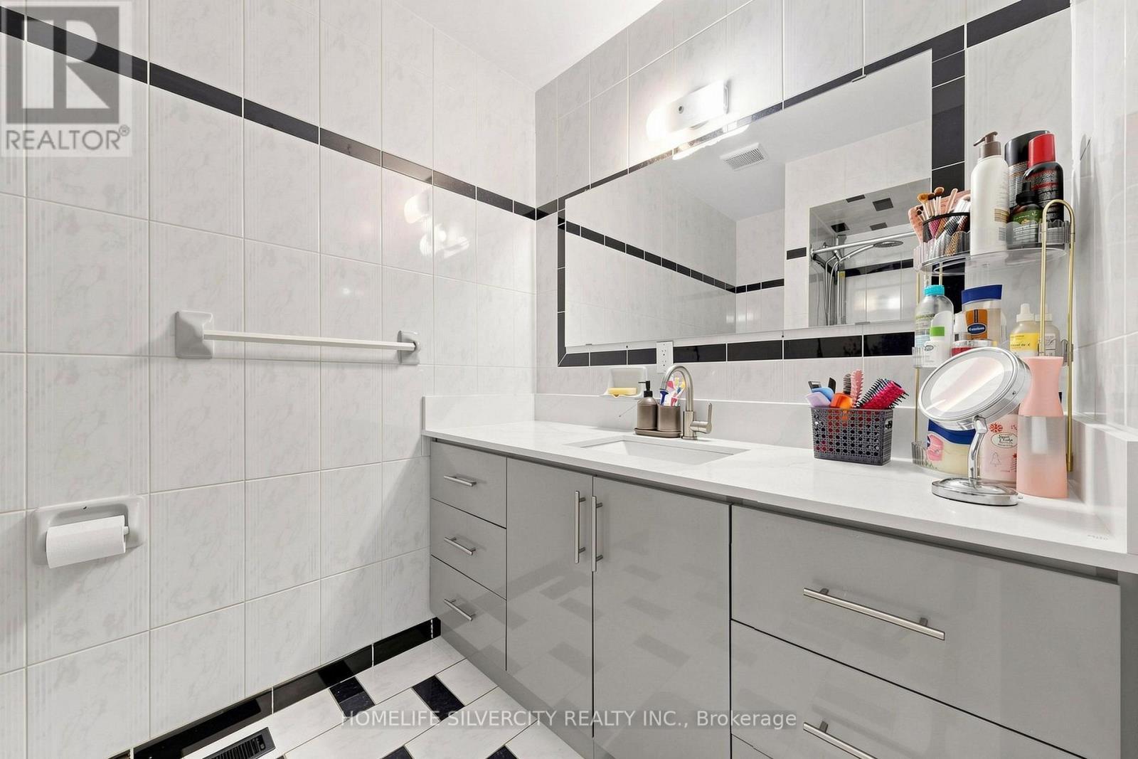 3126 Redbank Crescent, Mississauga, ON - Indoor Photo Showing Bathroom