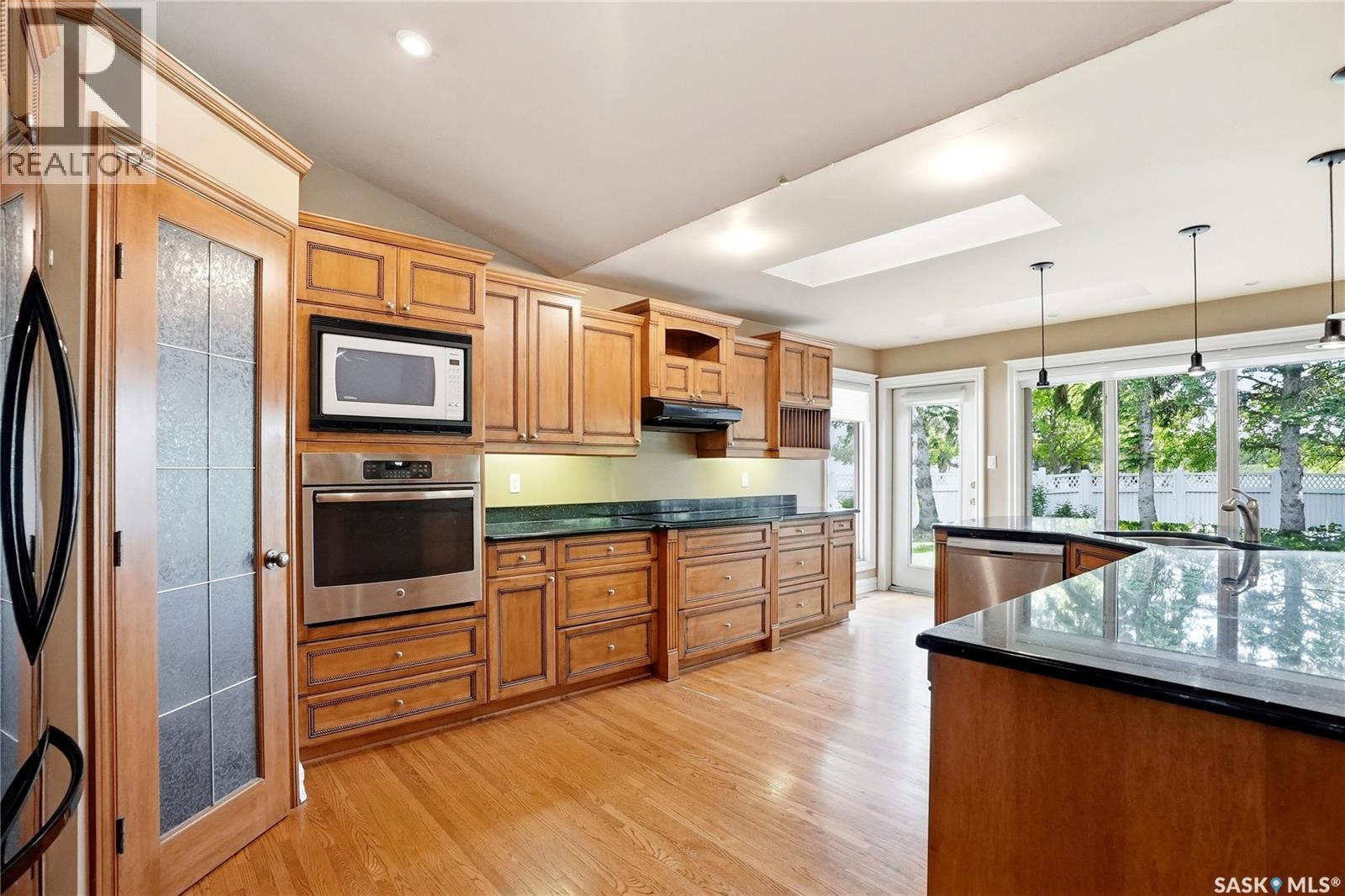 130 Mulcaster Crescent, Saskatoon, SK - Indoor Photo Showing Kitchen