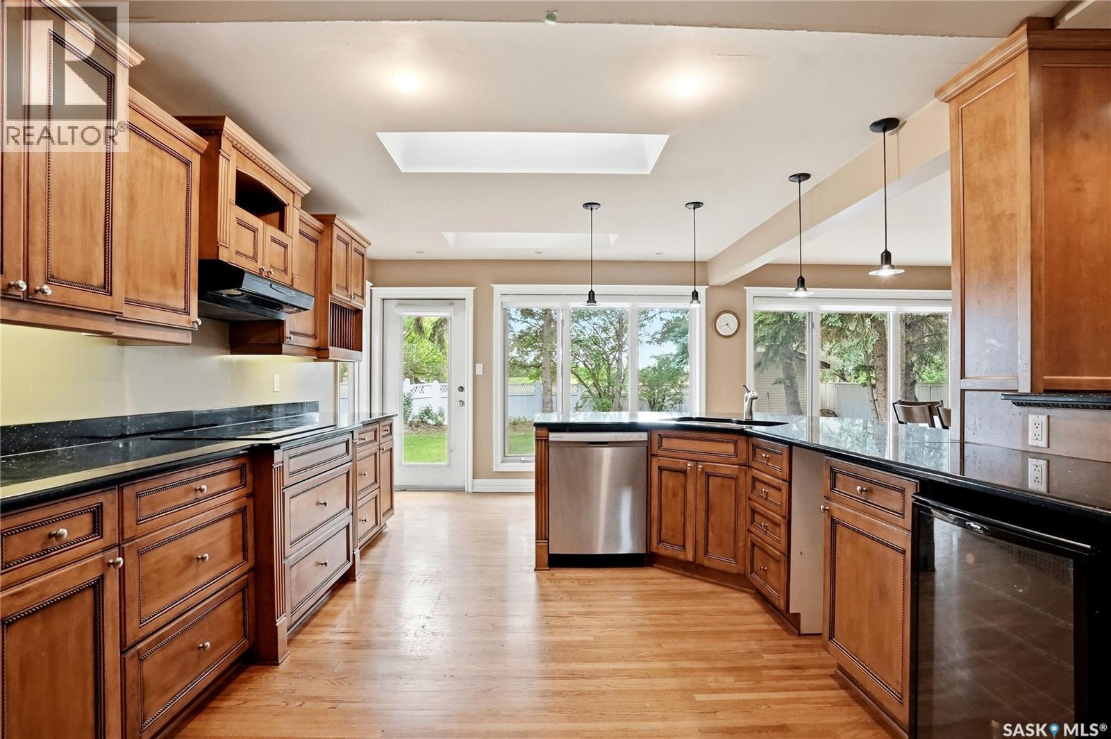 130 Mulcaster Crescent, Saskatoon, SK - Indoor Photo Showing Kitchen