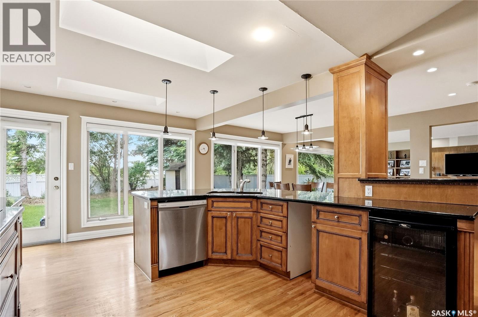 130 Mulcaster Crescent, Saskatoon, SK - Indoor Photo Showing Kitchen With Upgraded Kitchen