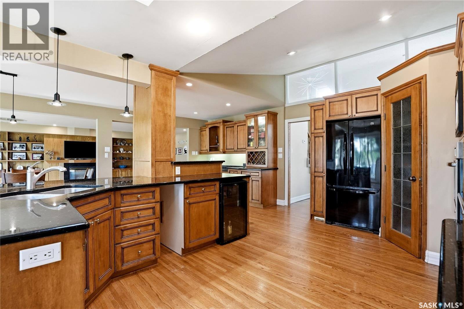 130 Mulcaster Crescent, Saskatoon, SK - Indoor Photo Showing Kitchen