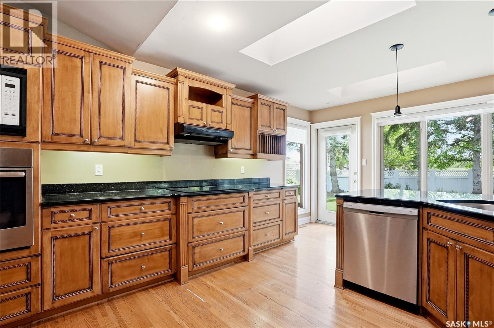 130 Mulcaster Crescent, Saskatoon, SK - Indoor Photo Showing Kitchen
