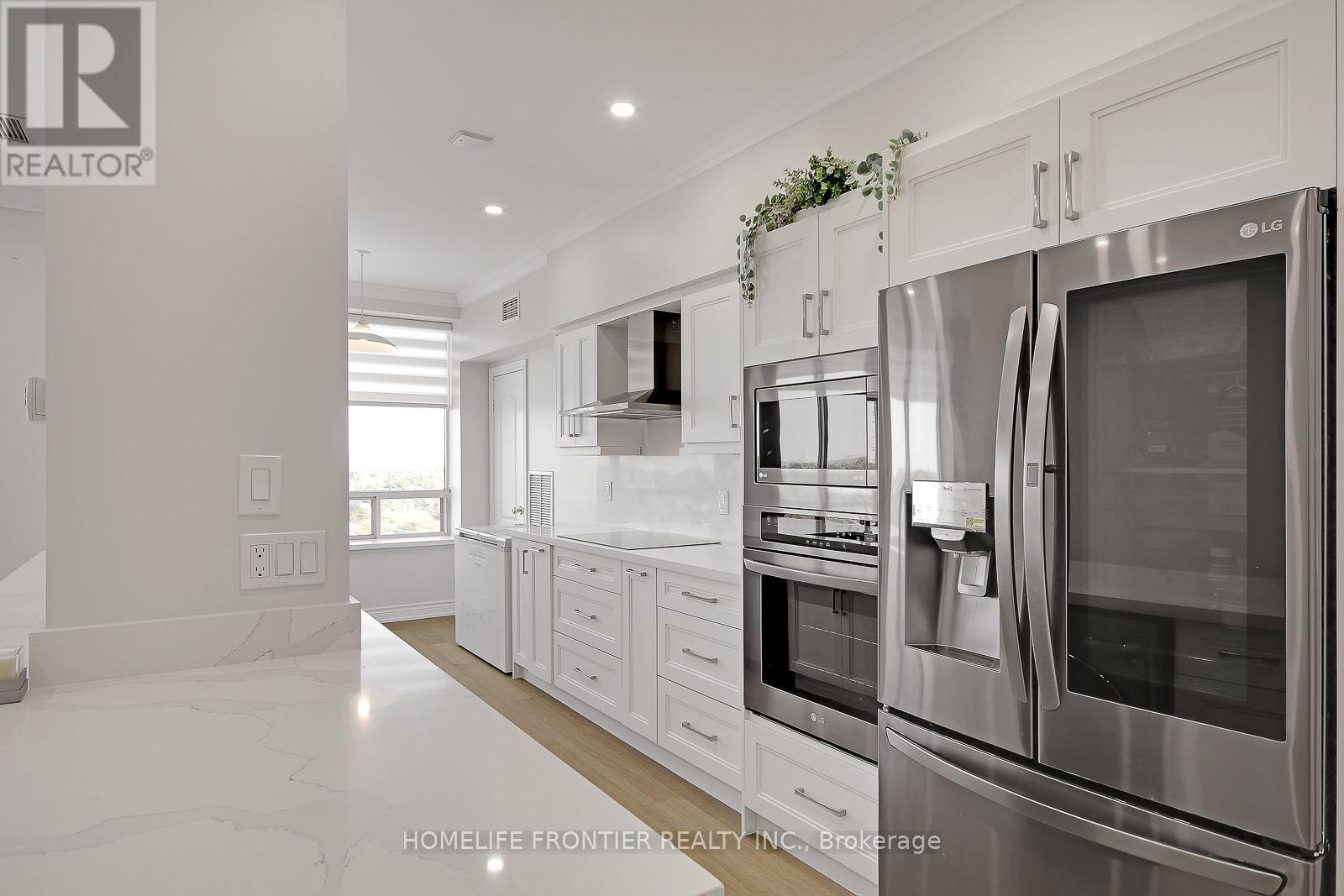 Ph12 - 88 Grandview Way, Toronto, ON - Indoor Photo Showing Kitchen With Upgraded Kitchen