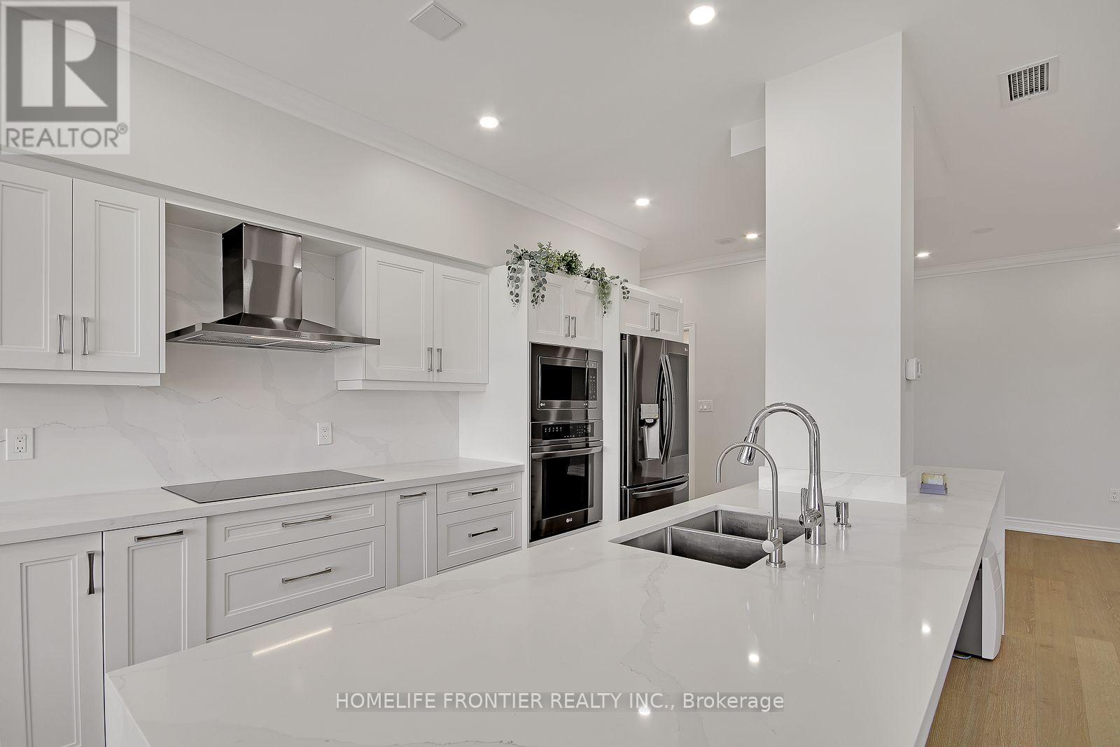 Ph12 - 88 Grandview Way, Toronto, ON - Indoor Photo Showing Kitchen With Double Sink With Upgraded Kitchen