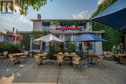 321 LAKESHORE ROAD E Oakville, ON L6J 1J4