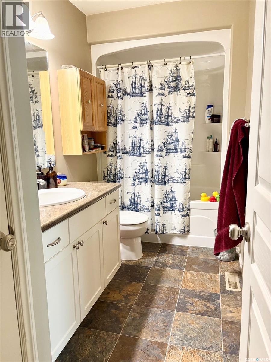 75 Agricultural Avenue, Yorkton, SK - Indoor Photo Showing Bathroom