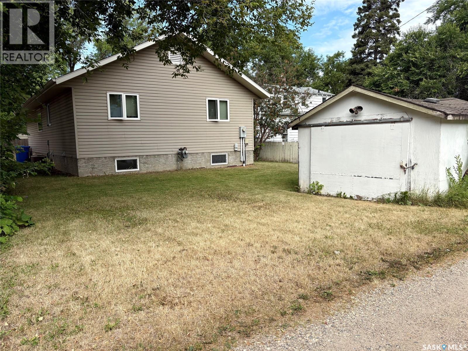 75 Agricultural Avenue, Yorkton, SK - Outdoor