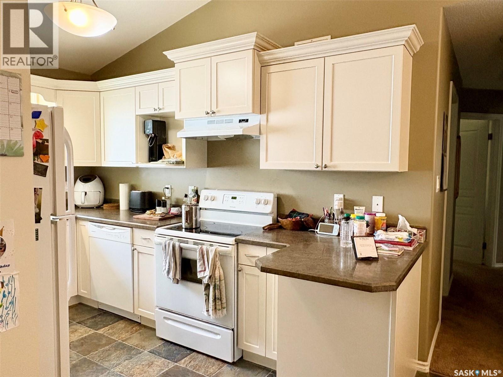 75 Agricultural Avenue, Yorkton, SK - Indoor Photo Showing Kitchen