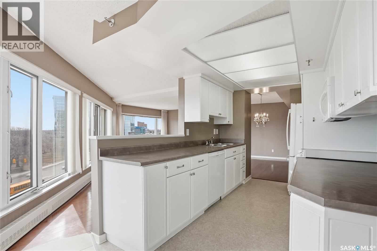 650 424 Spadina Crescent E, Saskatoon, SK - Indoor Photo Showing Kitchen