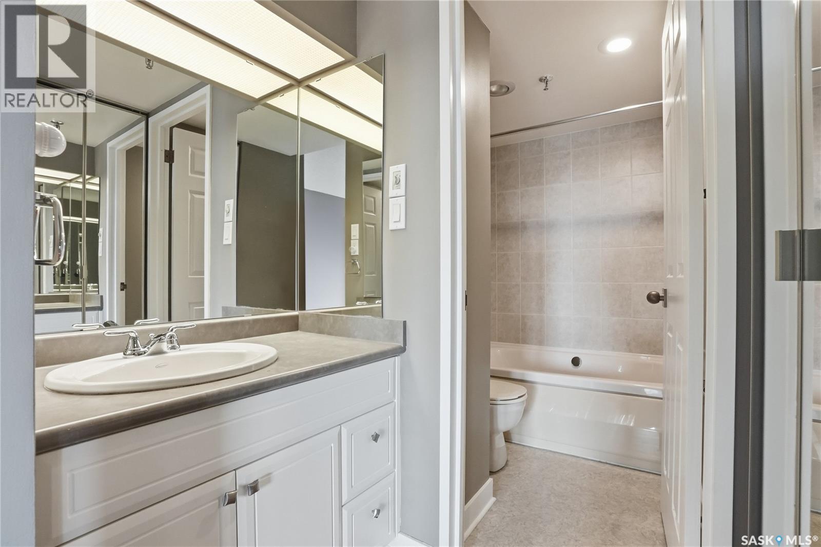 650 424 Spadina Crescent E, Saskatoon, SK - Indoor Photo Showing Bathroom
