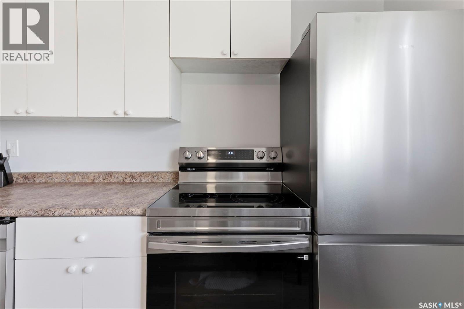 A & B 414 Gardiner Place, Saskatoon, SK - Indoor Photo Showing Kitchen
