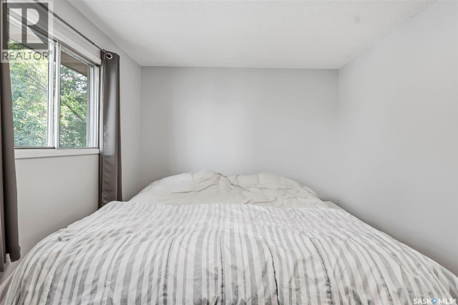A & B 414 Gardiner Place, Saskatoon, SK - Indoor Photo Showing Bedroom