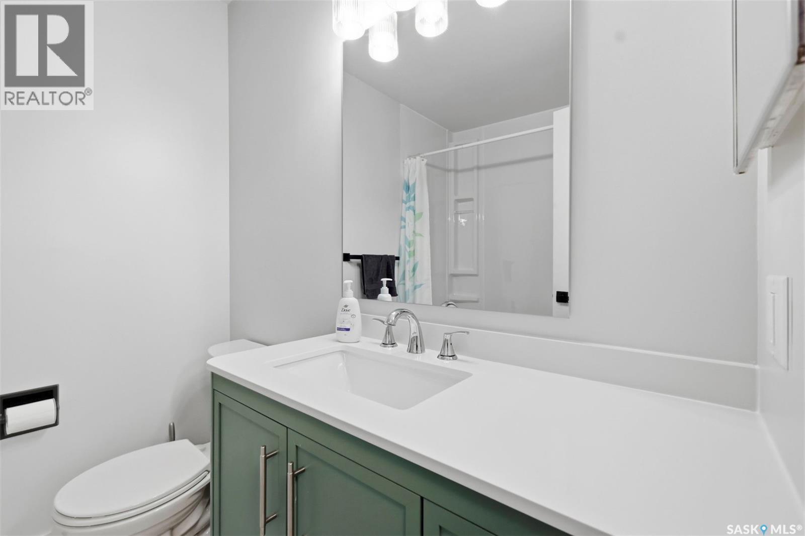 A & B 414 Gardiner Place, Saskatoon, SK - Indoor Photo Showing Bathroom