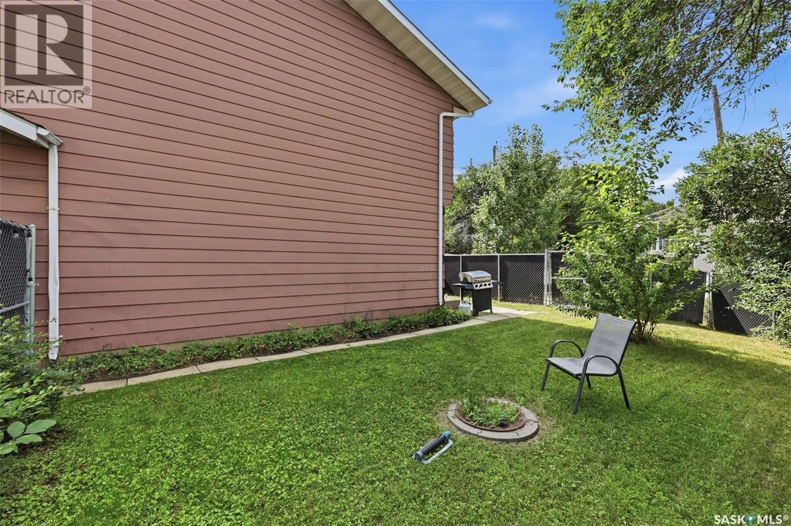 A & B 414 Gardiner Place, Saskatoon, SK - Outdoor