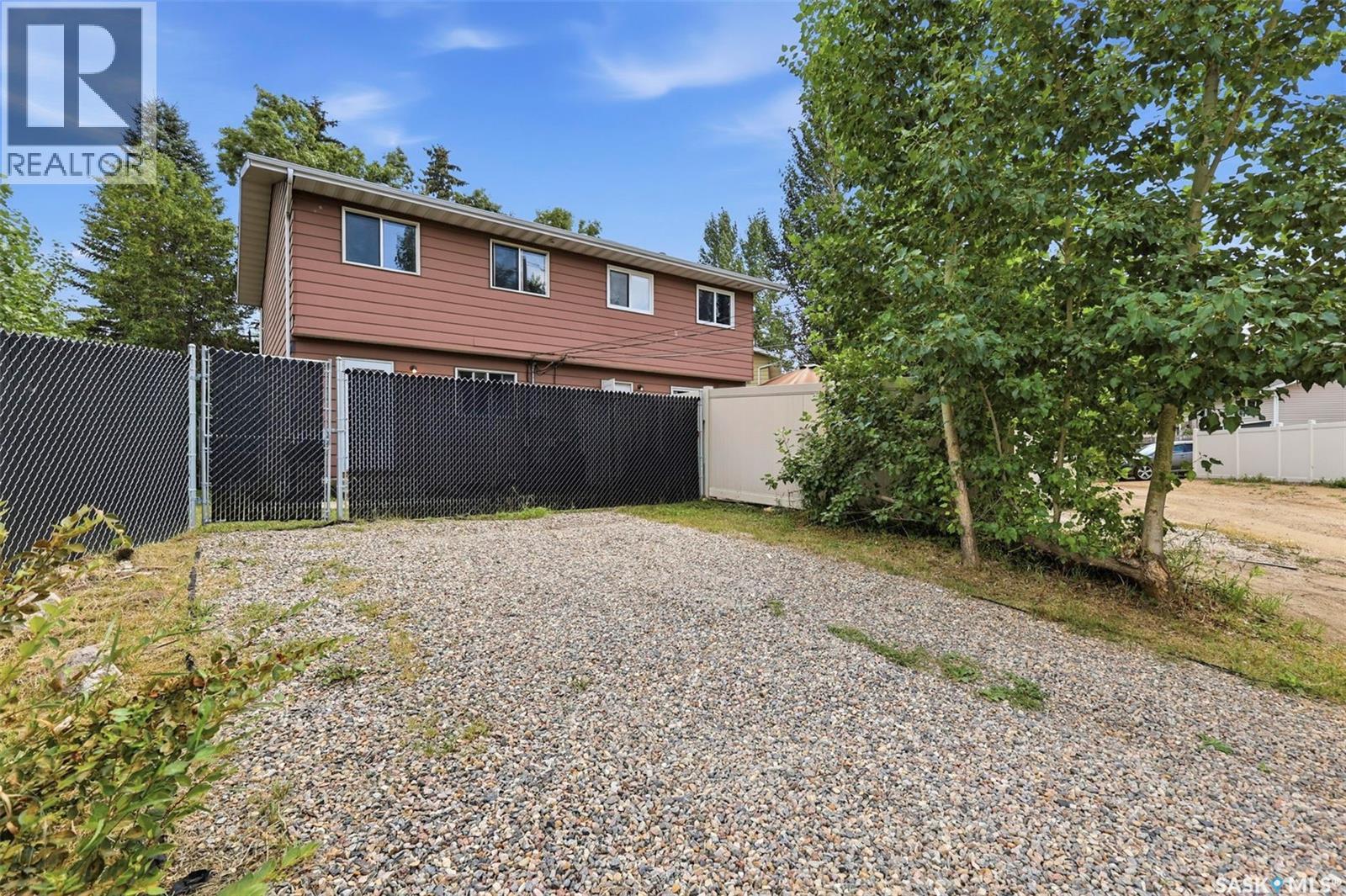 A & B 414 Gardiner Place, Saskatoon, SK - Outdoor
