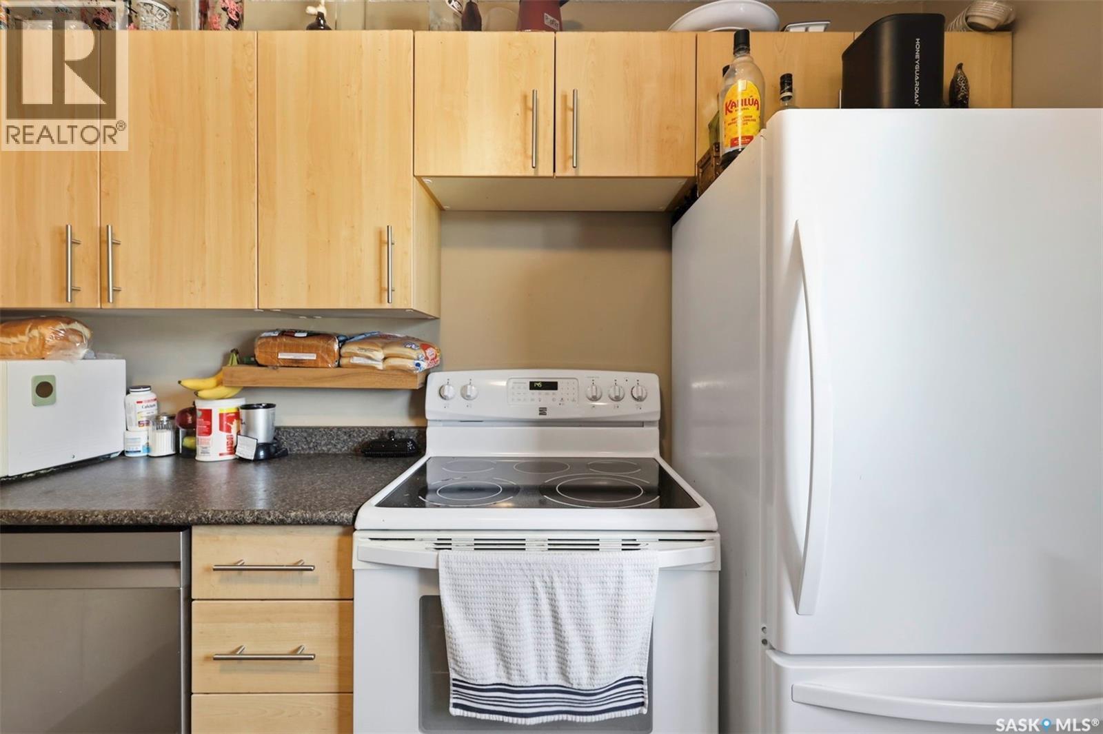 A & B 414 Gardiner Place, Saskatoon, SK - Indoor Photo Showing Kitchen