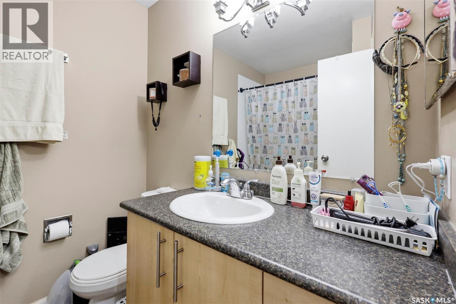 A & B 414 Gardiner Place, Saskatoon, SK - Indoor Photo Showing Bathroom