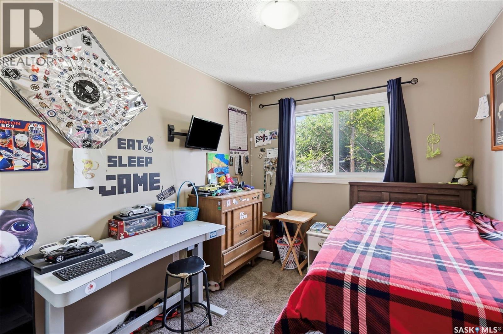 A & B 414 Gardiner Place, Saskatoon, SK - Indoor Photo Showing Bedroom