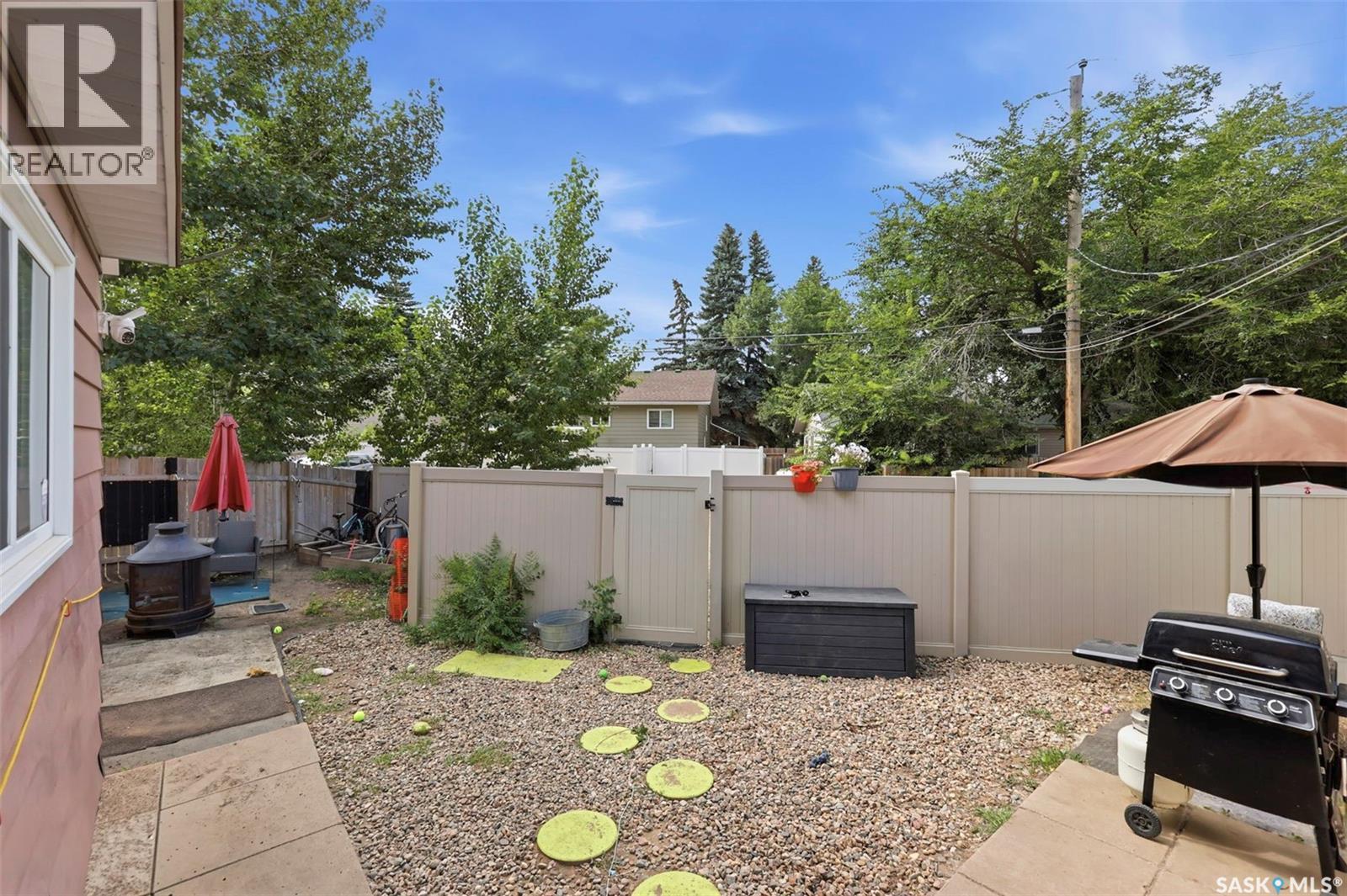 A & B 414 Gardiner Place, Saskatoon, SK - Outdoor