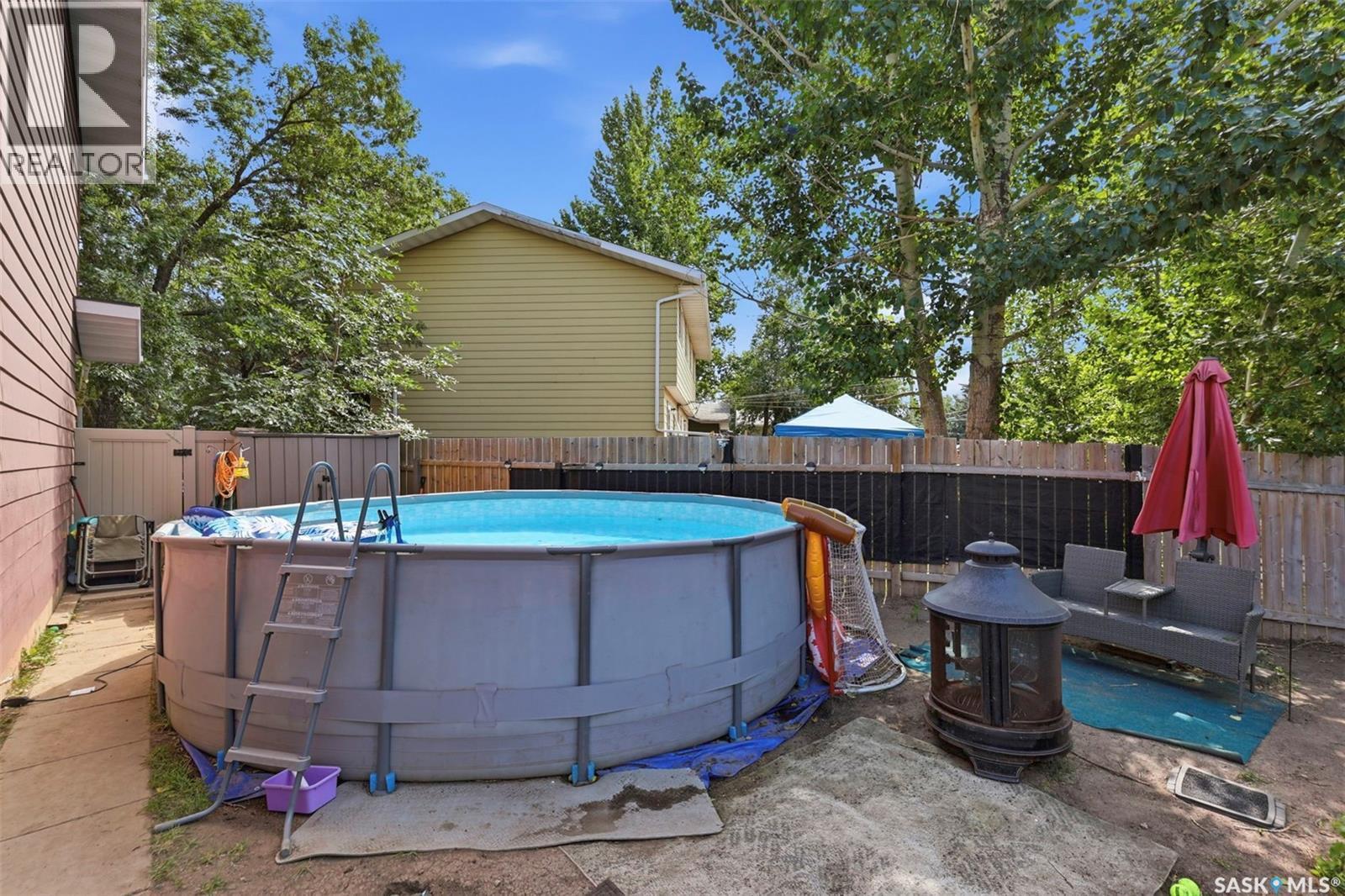 A & B 414 Gardiner Place, Saskatoon, SK - Outdoor With Above Ground Pool