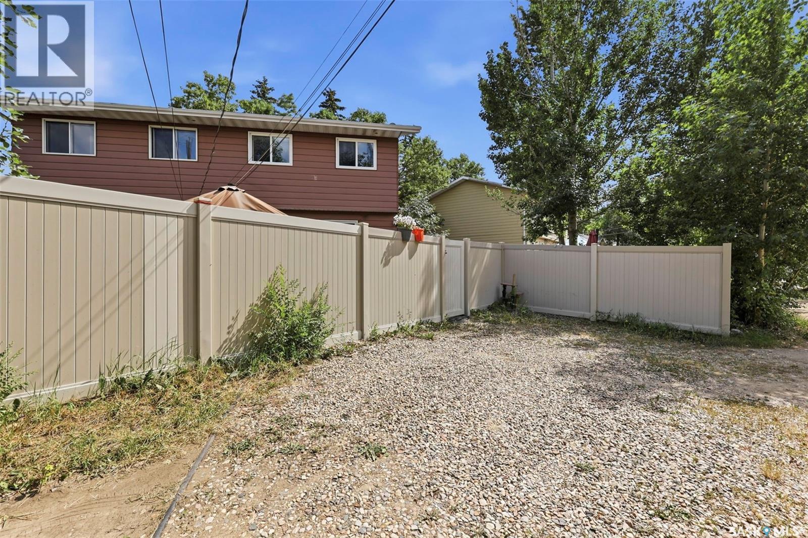 A & B 414 Gardiner Place, Saskatoon, SK - Outdoor
