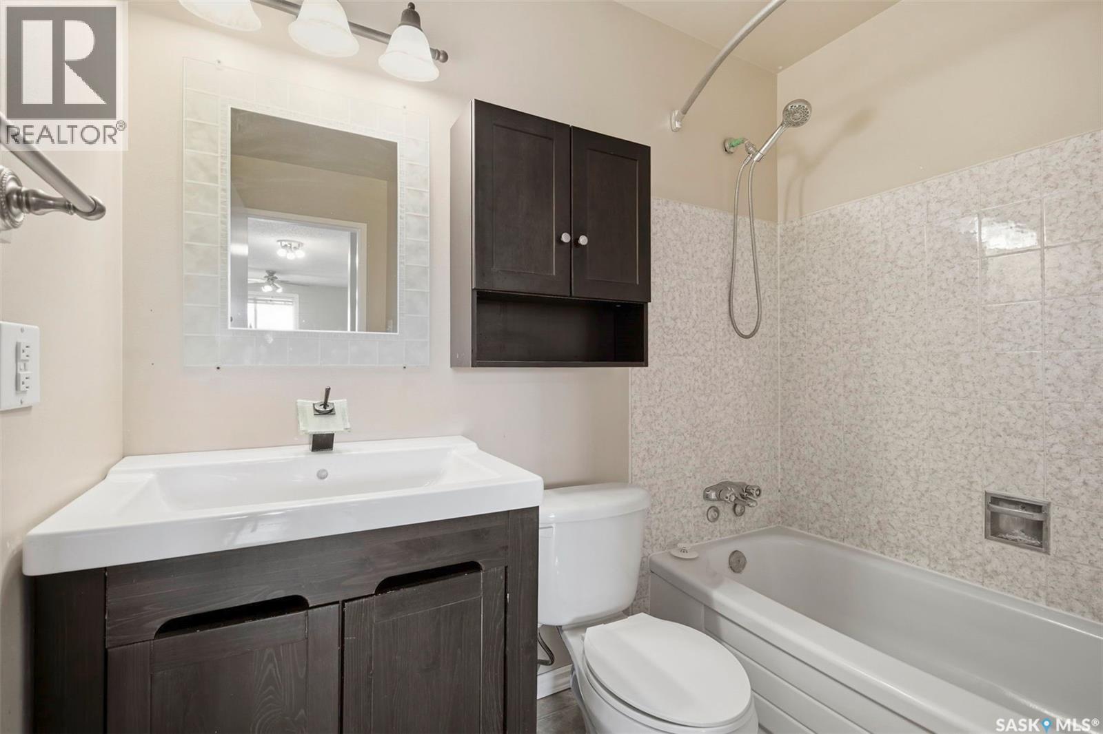 308 203 Tait Place, Saskatoon, SK - Indoor Photo Showing Bathroom