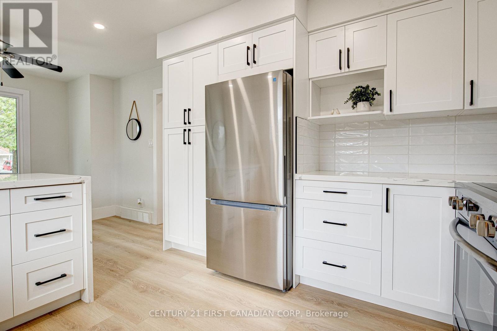 189 Eighth Avenue, Kitchener, ON - Indoor Photo Showing Kitchen With Upgraded Kitchen