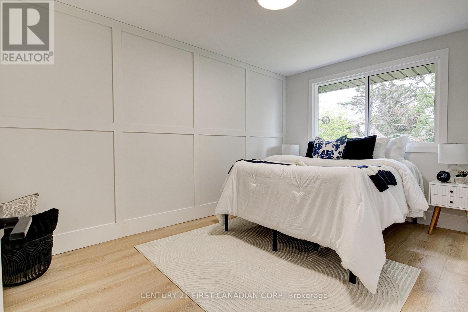 189 Eighth Avenue, Kitchener, ON - Indoor Photo Showing Bedroom