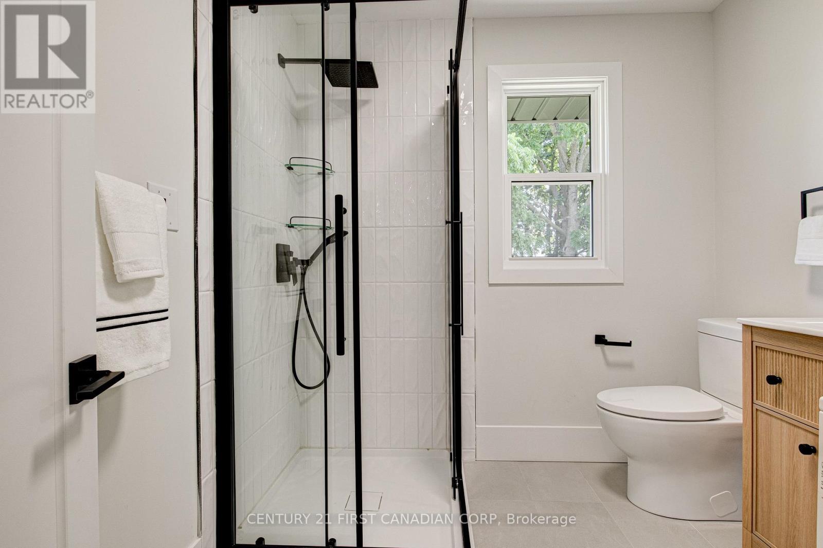 189 Eighth Avenue, Kitchener, ON - Indoor Photo Showing Bathroom