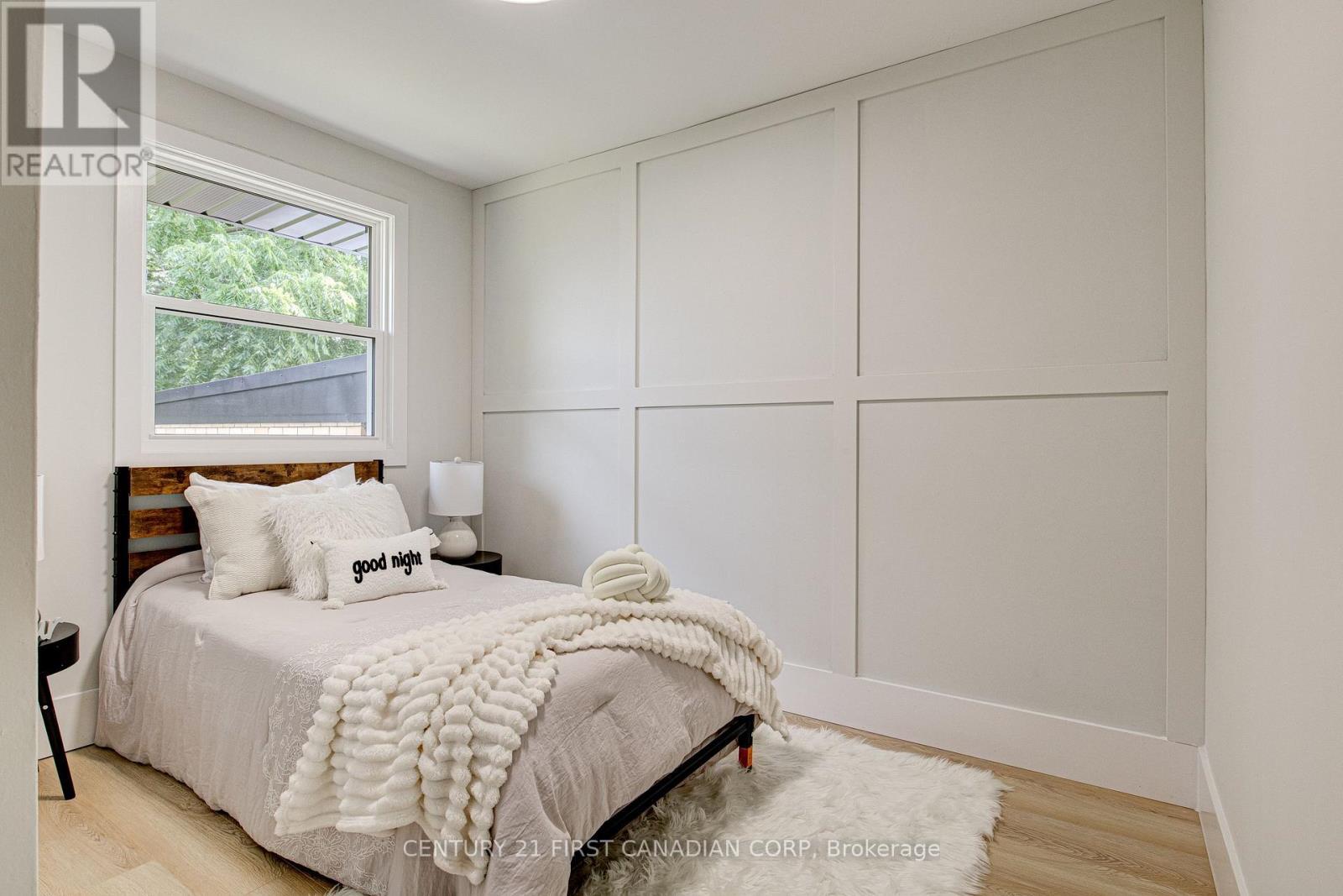 189 Eighth Avenue, Kitchener, ON - Indoor Photo Showing Bedroom