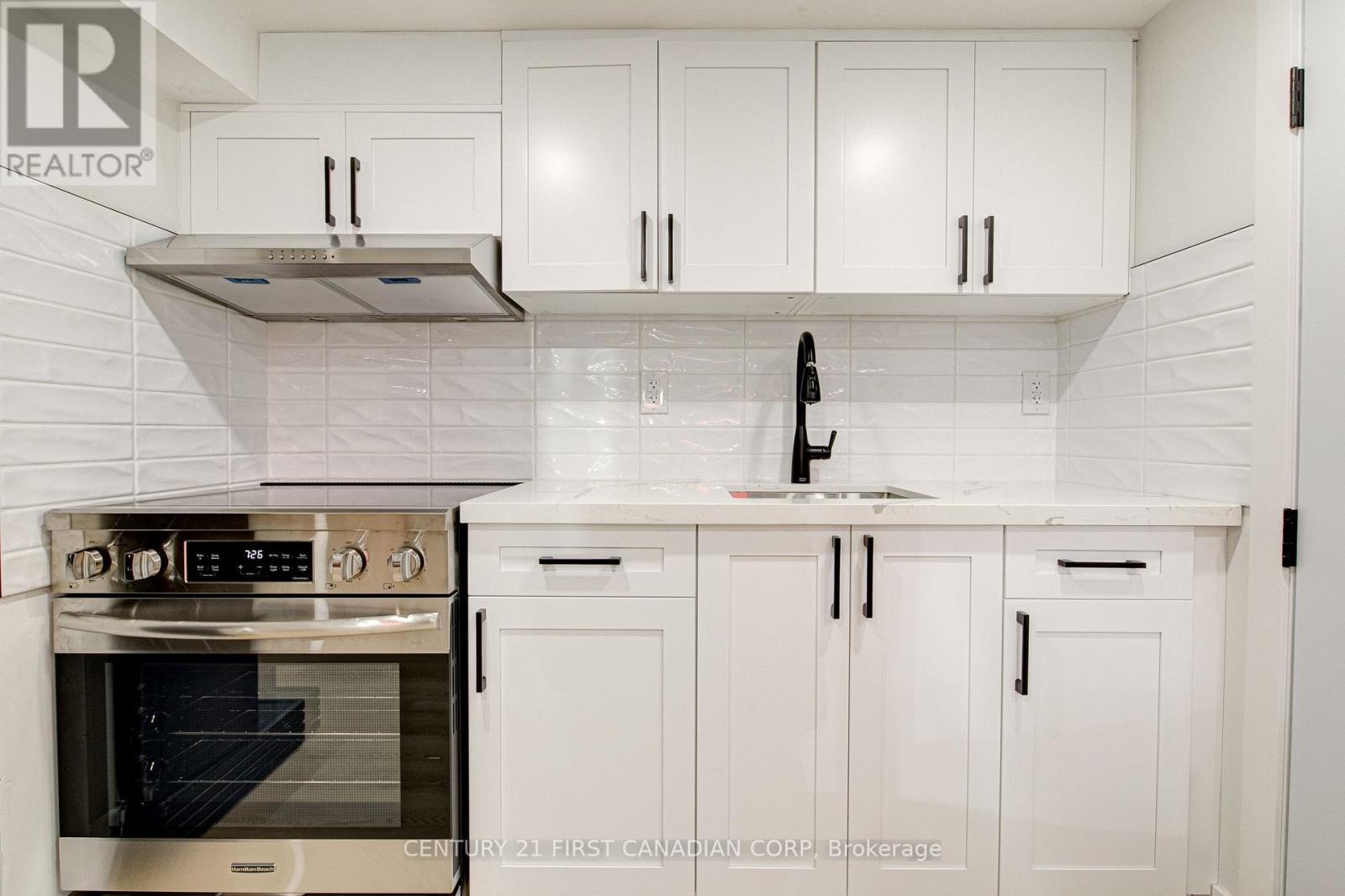 189 Eighth Avenue, Kitchener, ON - Indoor Photo Showing Kitchen