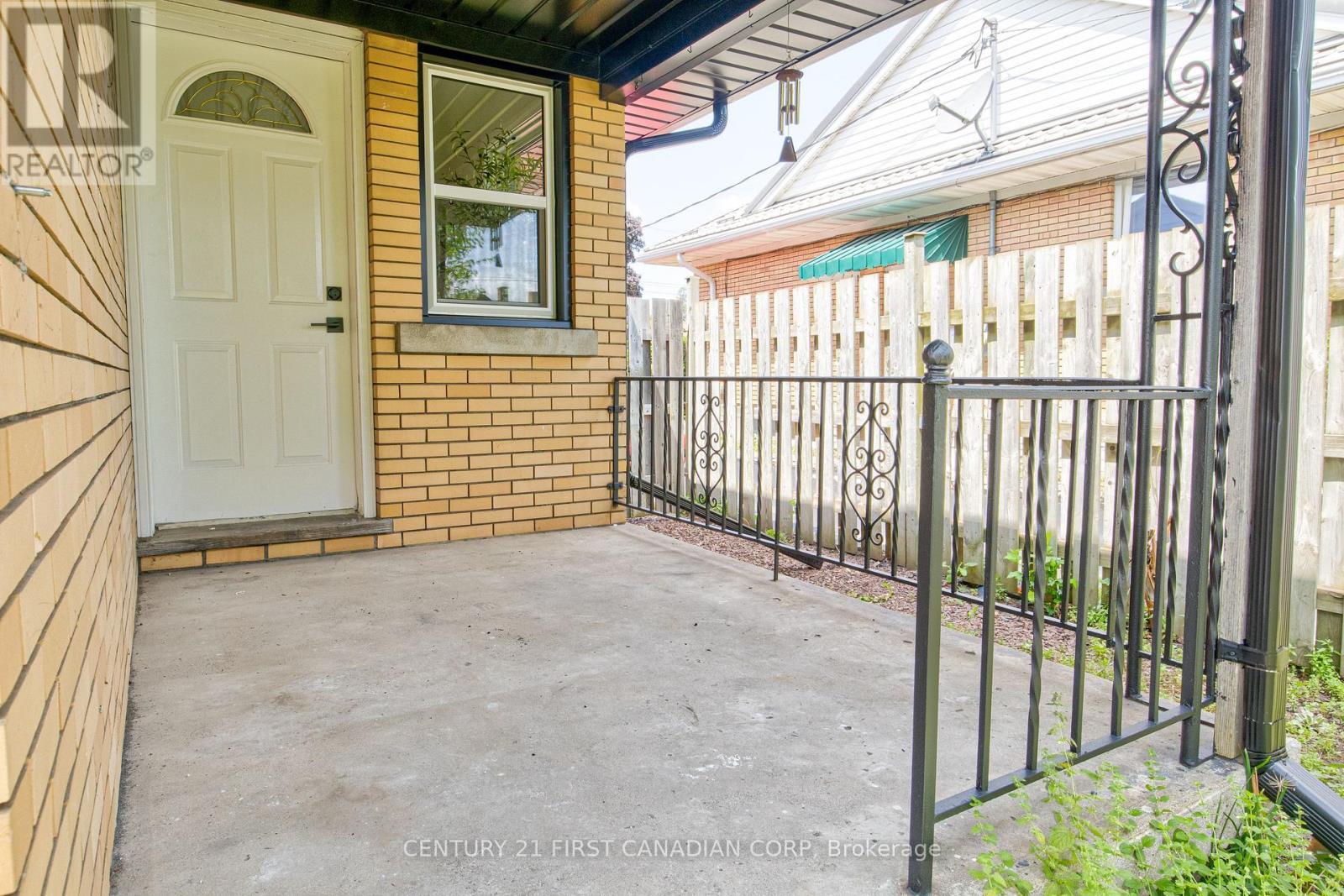 189 Eighth Avenue, Kitchener, ON - Outdoor With Exterior