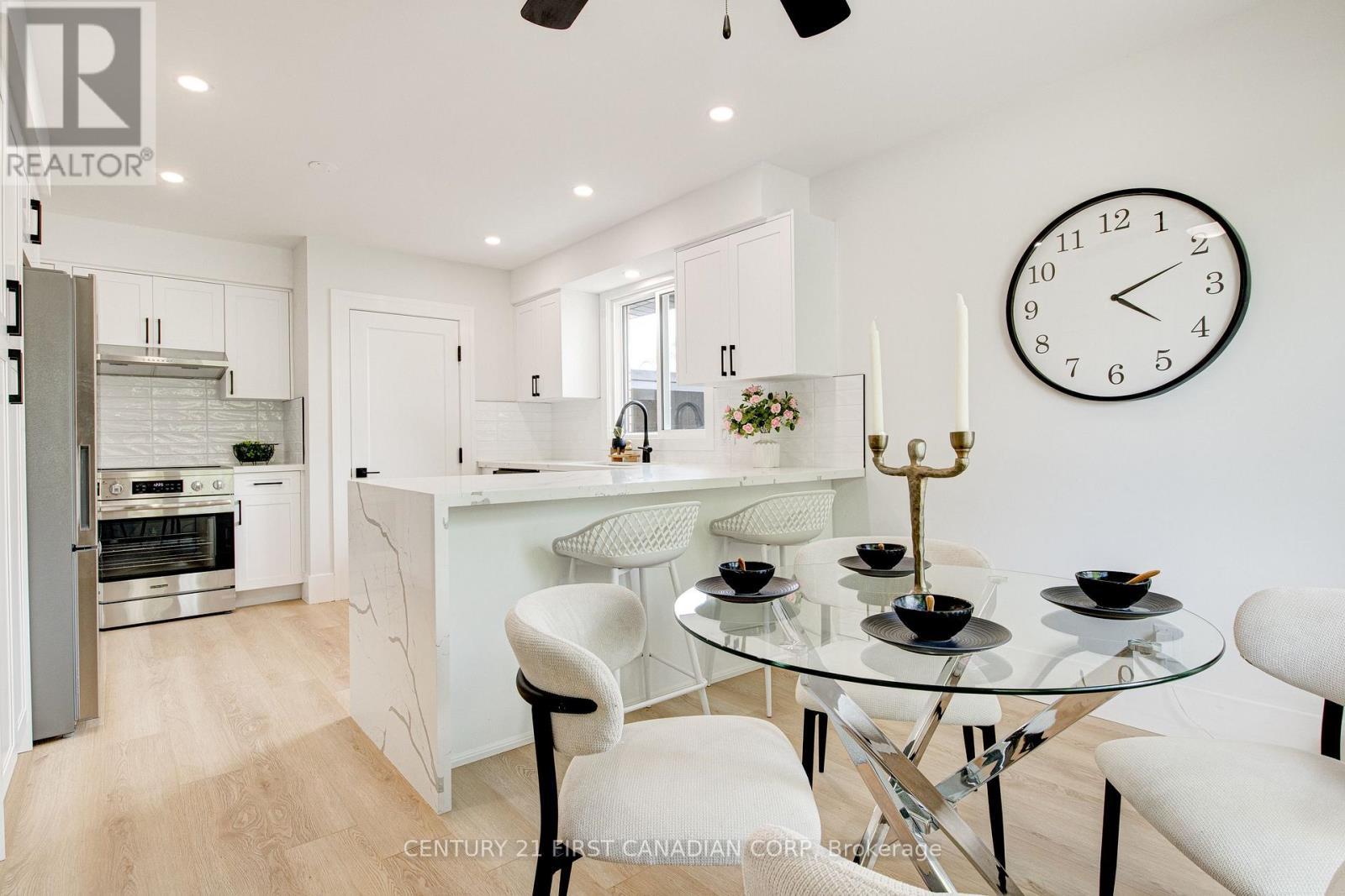 189 Eighth Avenue, Kitchener, ON - Indoor Photo Showing Dining Room
