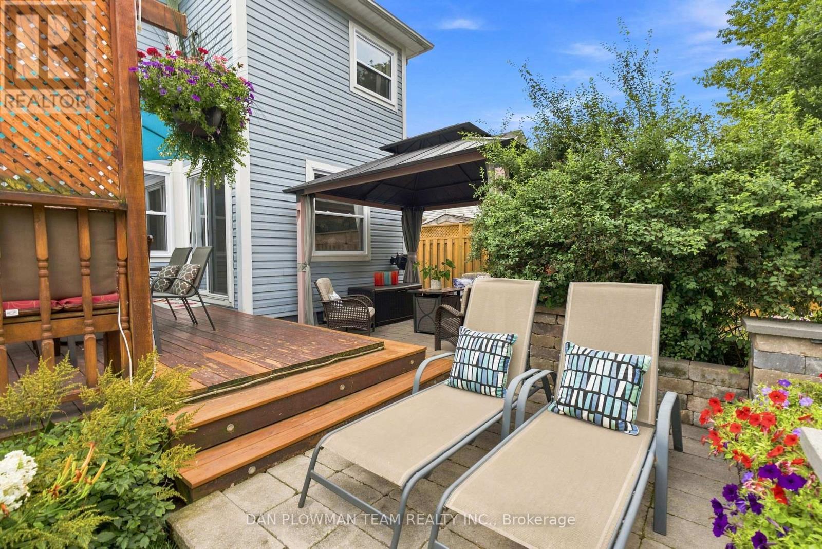 52 Wells Crescent, Whitby, ON - Outdoor With Deck Patio Veranda With Exterior
