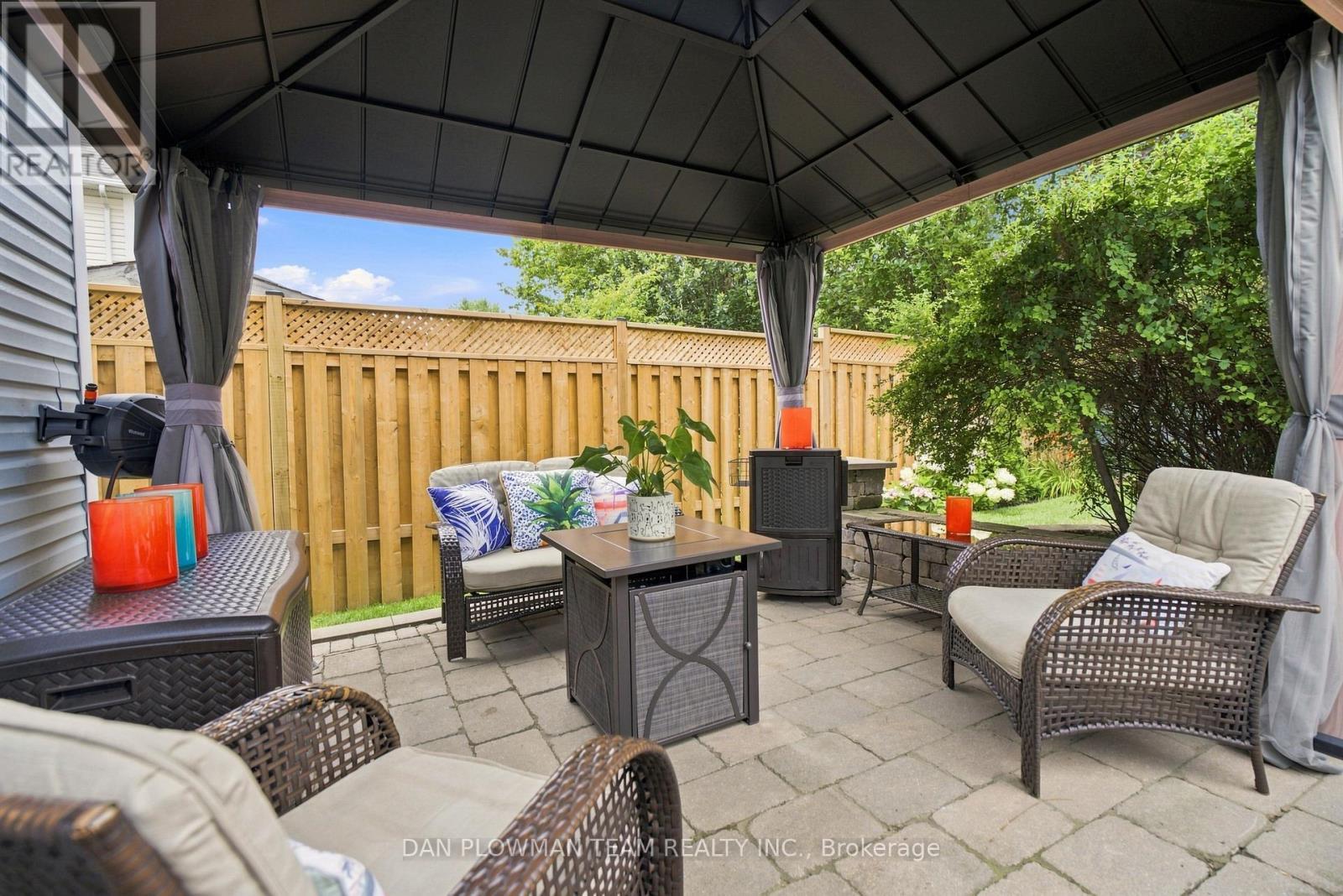 52 Wells Crescent, Whitby, ON - Outdoor With Deck Patio Veranda With Exterior
