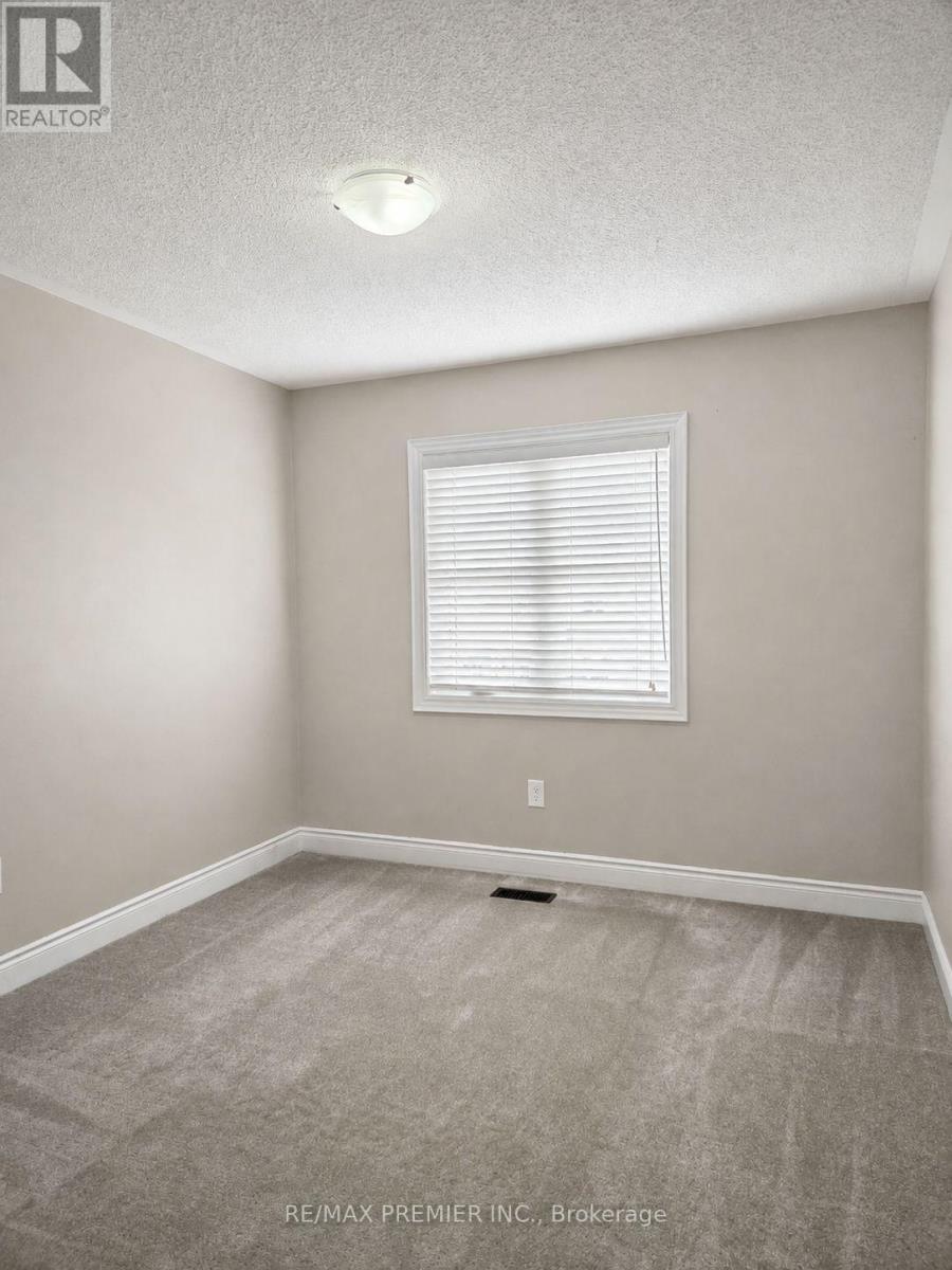34 Arnold Crescent, New Tecumseth, ON - Indoor Photo Showing Other Room
