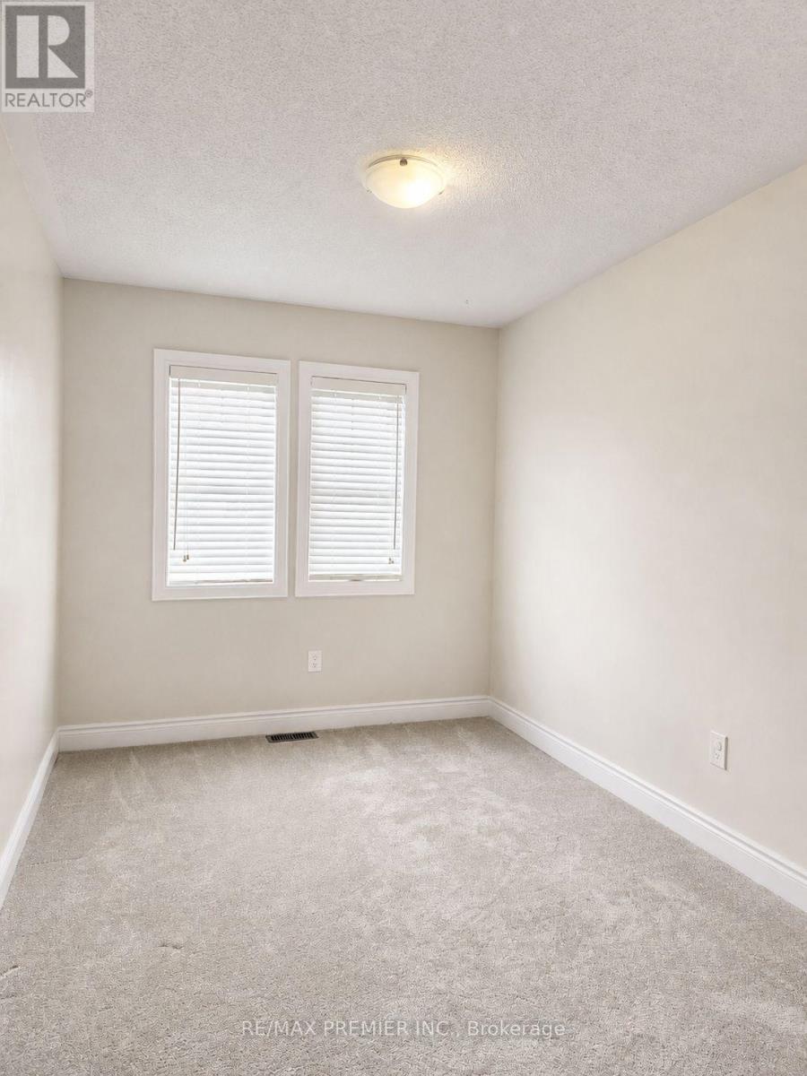 34 Arnold Crescent, New Tecumseth, ON - Indoor Photo Showing Other Room