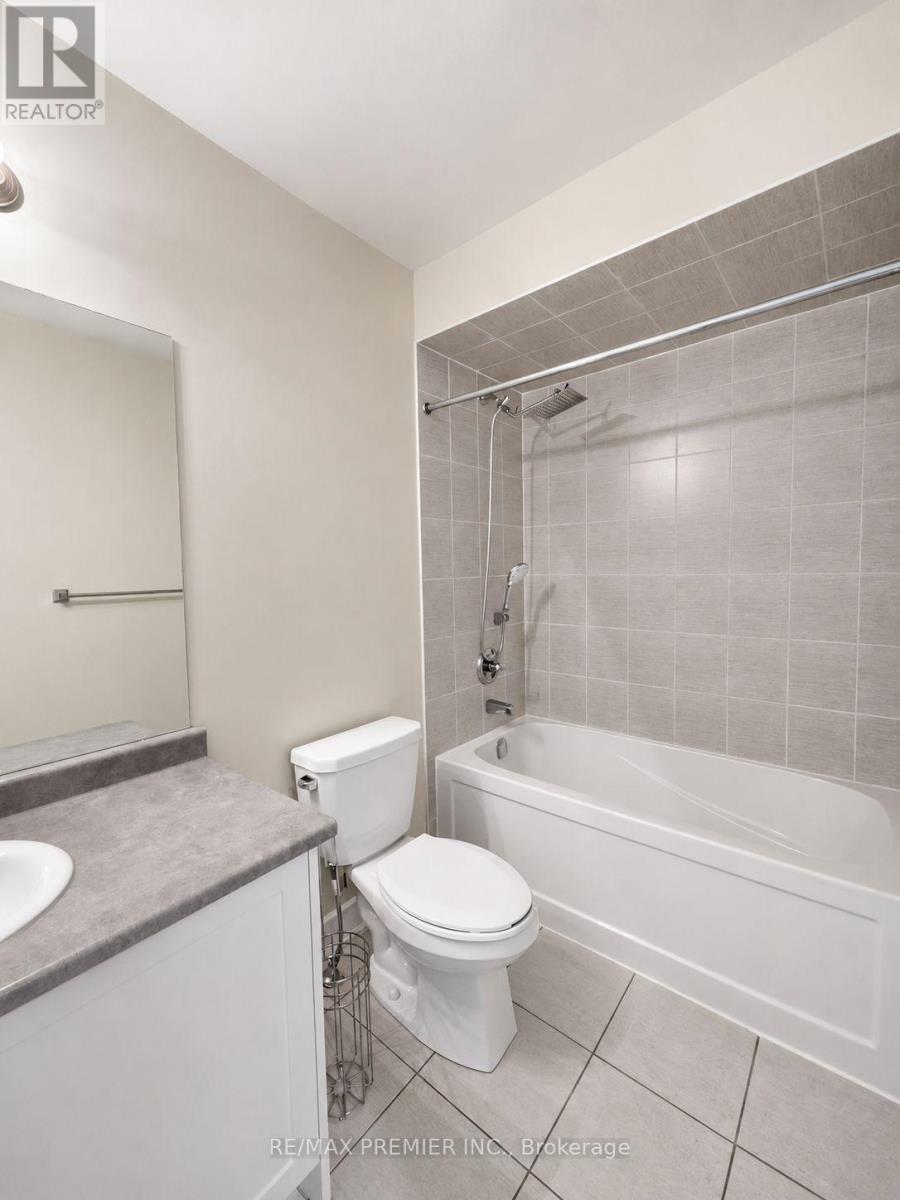 34 Arnold Crescent, New Tecumseth, ON - Indoor Photo Showing Bathroom