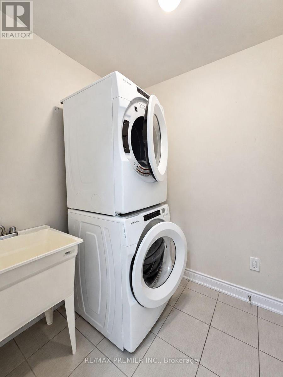 34 Arnold Crescent, New Tecumseth, ON - Indoor Photo Showing Laundry Room