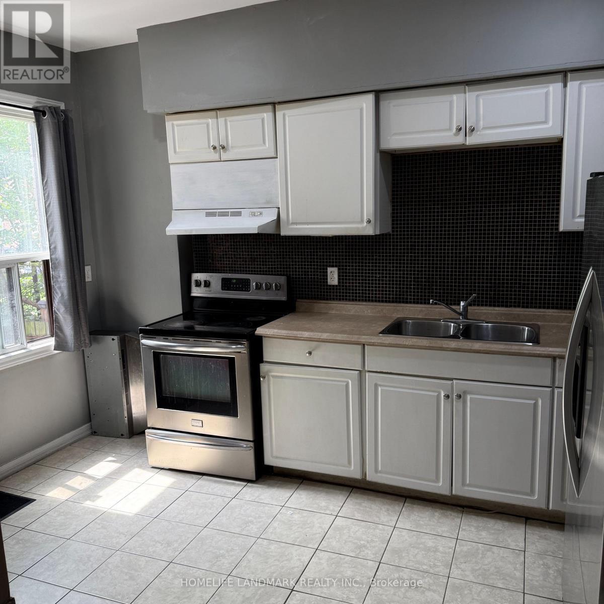 336 King William Street, Hamilton, ON - Indoor Photo Showing Kitchen With Double Sink